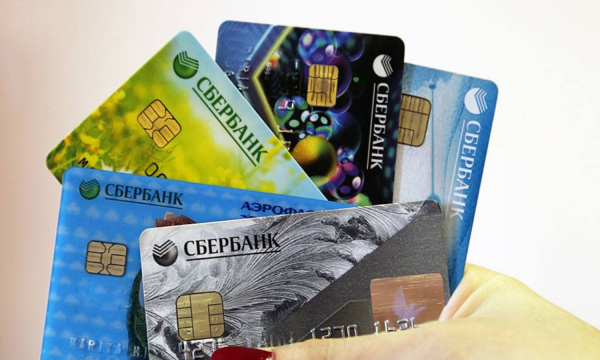 Сбербанк продлит срок действия платежных карт